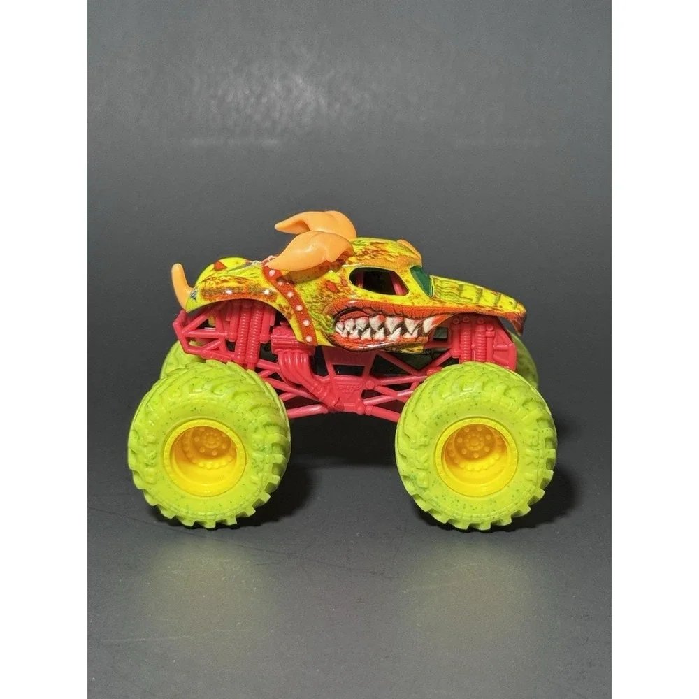 Monster Jam Truck Monster Mutt Rottweiler Zombie Invasion
